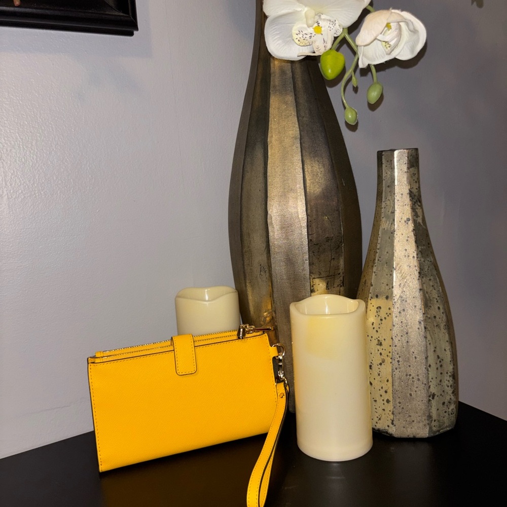 Michael Kors Jet Set Travel Double Zip Wristlet Wallet in Jasmine Yellow. - Picture 3 of 8